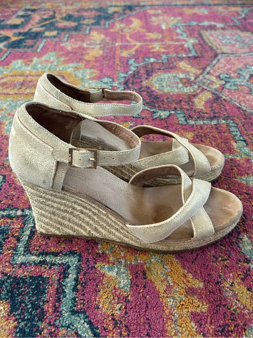 Toms women’s taupe
